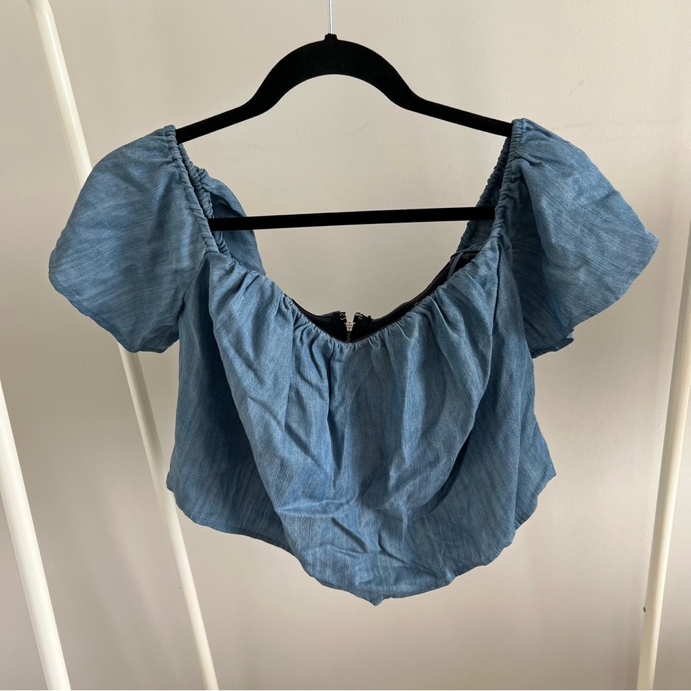 GUESS denim of the shoulder flowy crop top size M